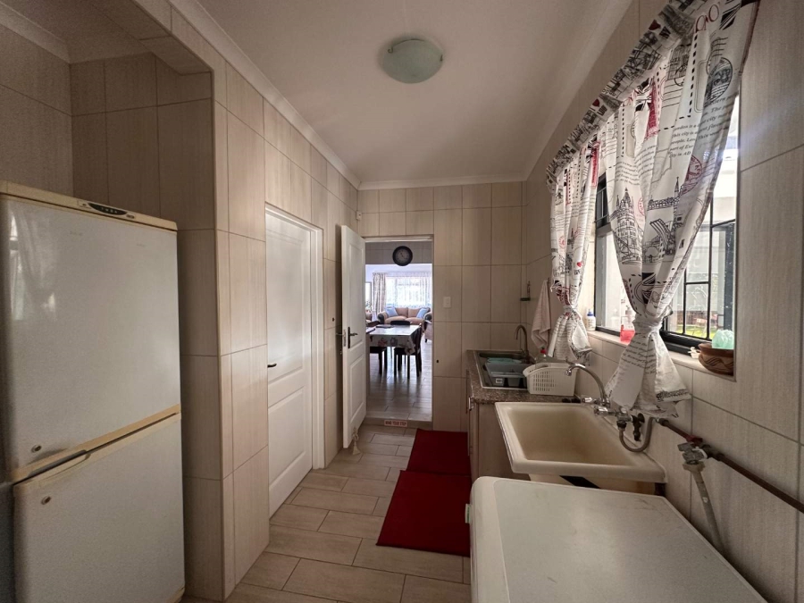 5 Bedroom Property for Sale in Fraaiuitsig Western Cape